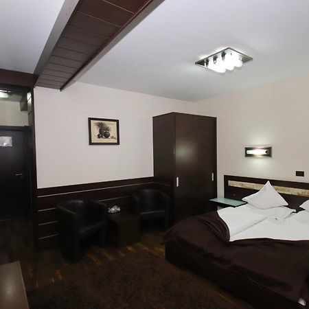 Complex Cochet Hotel บุชเตนี ภายนอก รูปภาพ