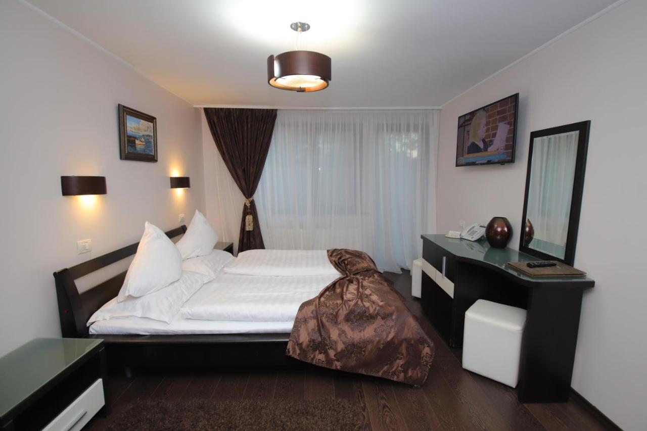 Complex Cochet Hotel บุชเตนี ภายนอก รูปภาพ