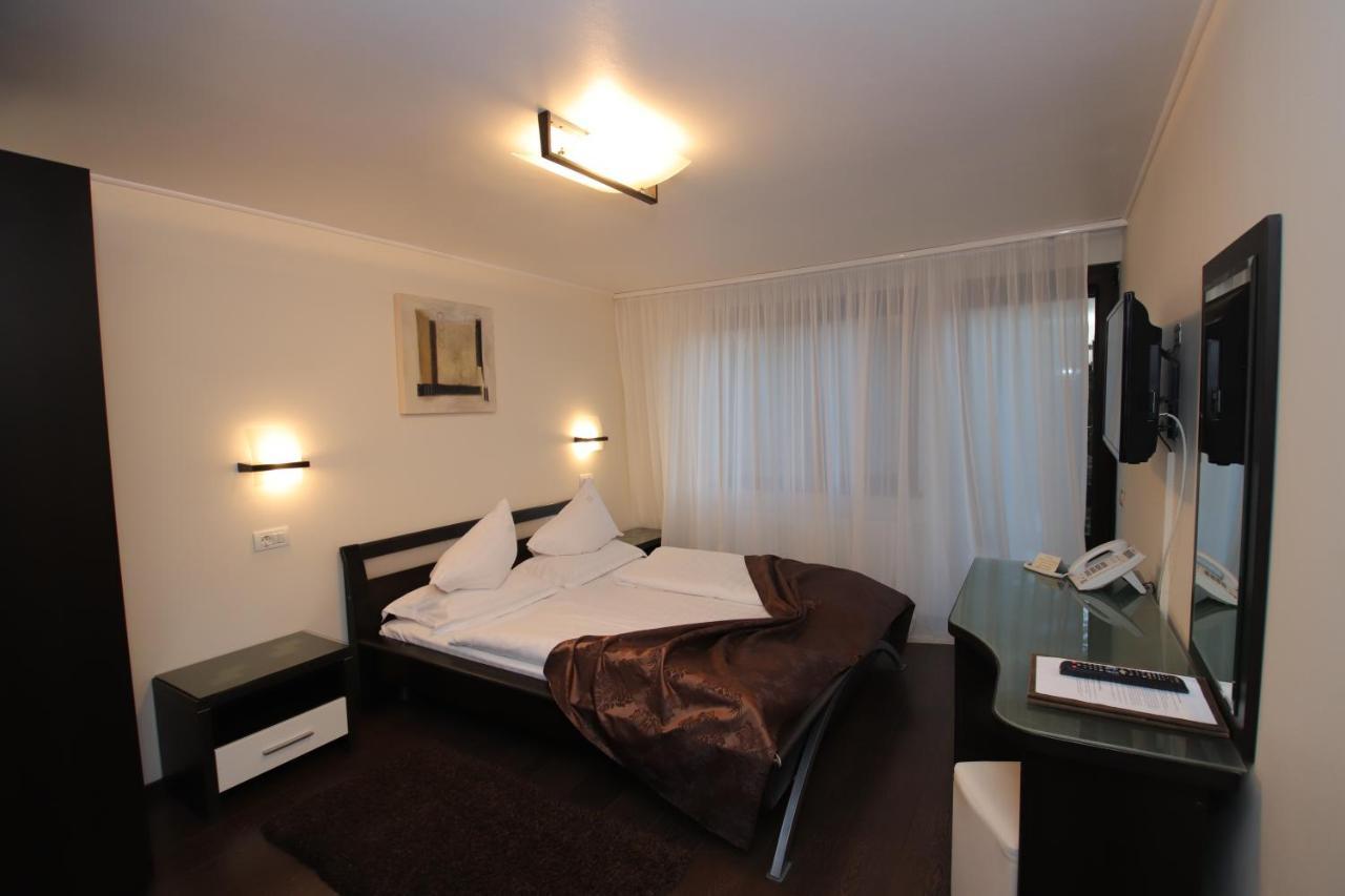 Complex Cochet Hotel บุชเตนี ภายนอก รูปภาพ