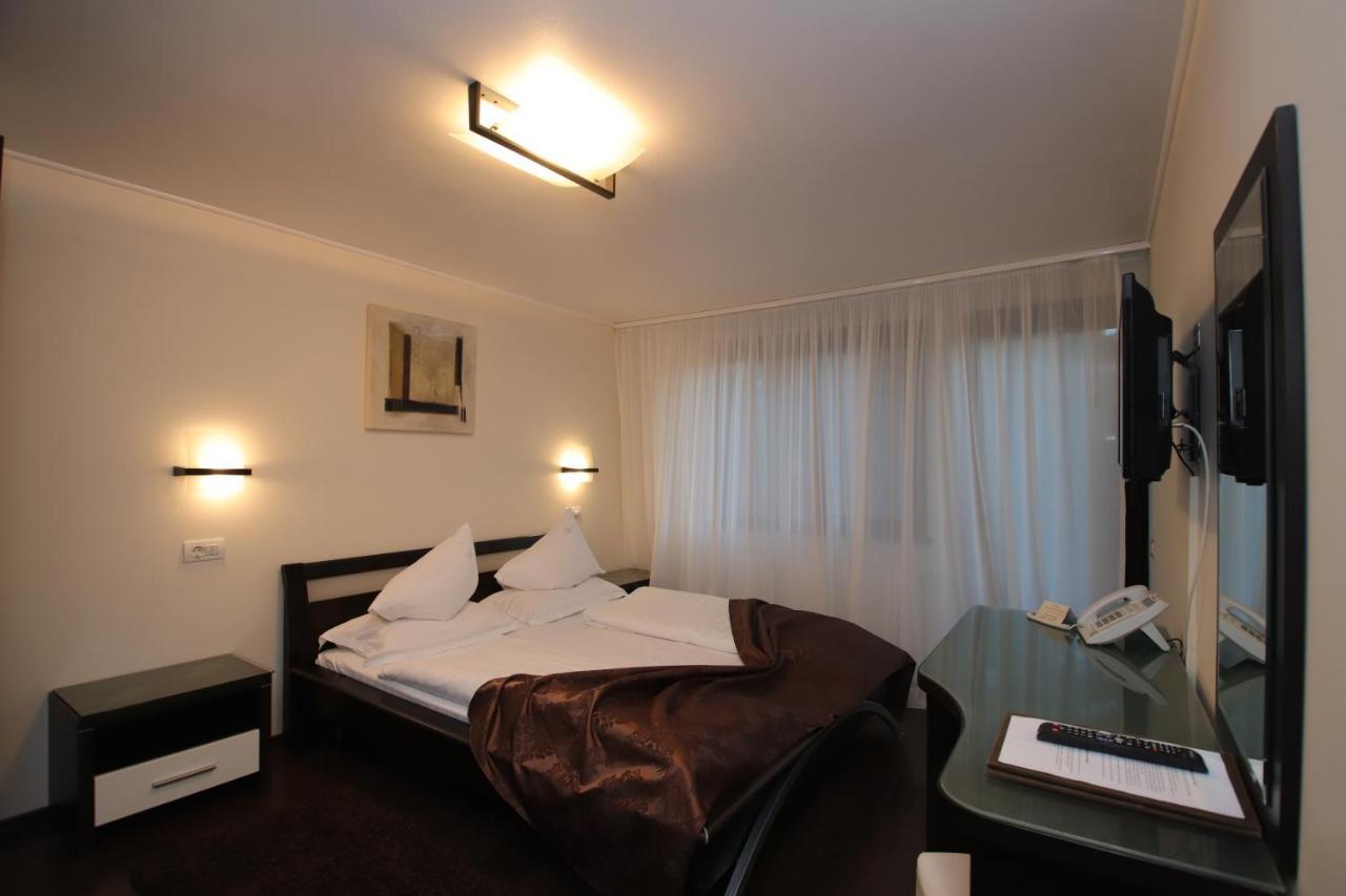 Complex Cochet Hotel บุชเตนี ภายนอก รูปภาพ