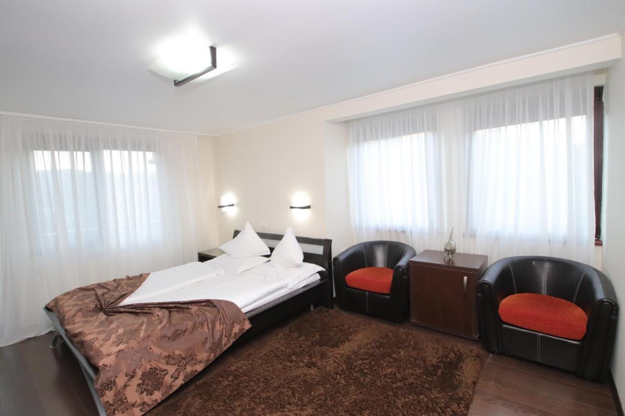 Complex Cochet Hotel บุชเตนี ภายนอก รูปภาพ