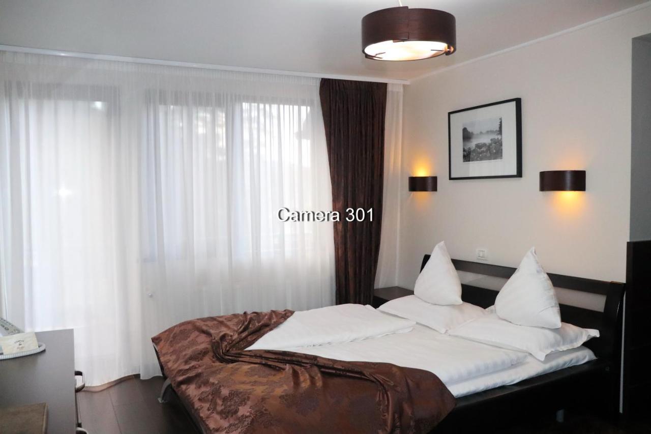 Complex Cochet Hotel บุชเตนี ภายนอก รูปภาพ