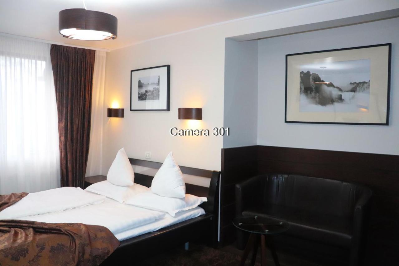 Complex Cochet Hotel บุชเตนี ภายนอก รูปภาพ