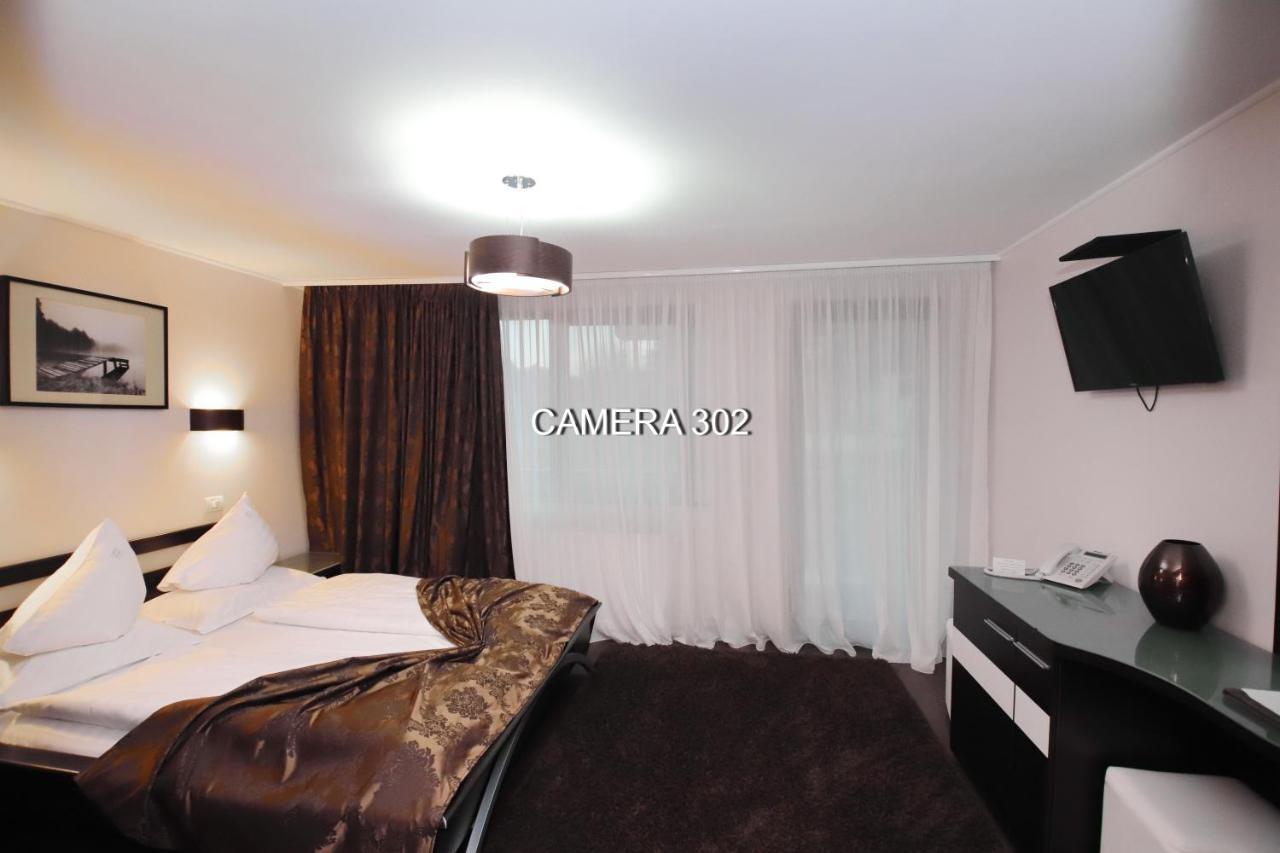 Complex Cochet Hotel บุชเตนี ภายนอก รูปภาพ