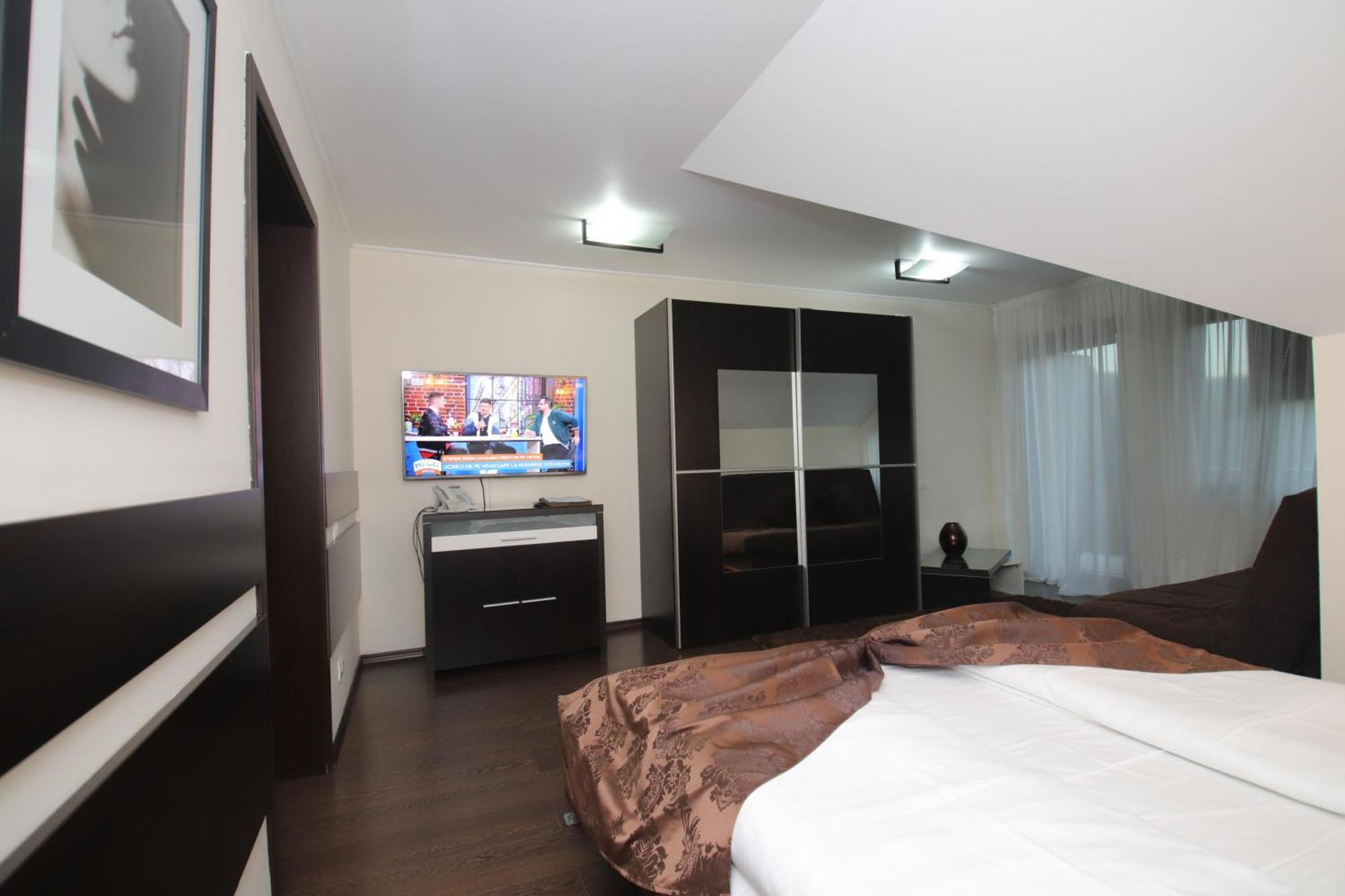 Complex Cochet Hotel บุชเตนี ภายนอก รูปภาพ