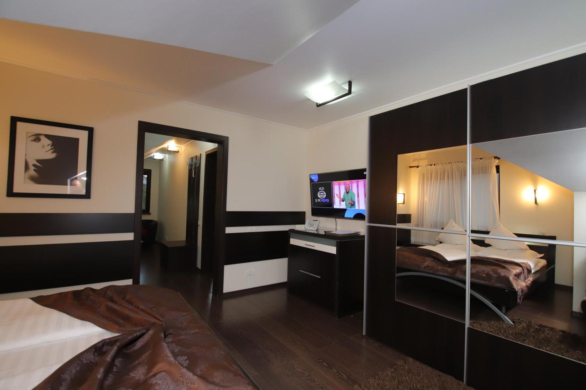 Complex Cochet Hotel บุชเตนี ภายนอก รูปภาพ