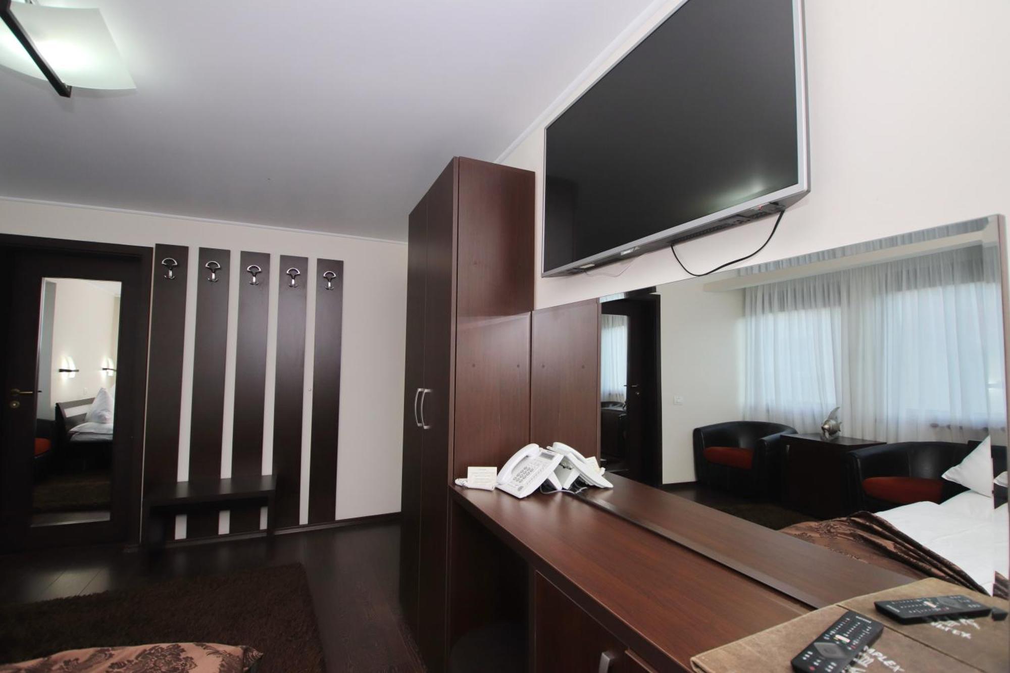 Complex Cochet Hotel บุชเตนี ภายนอก รูปภาพ