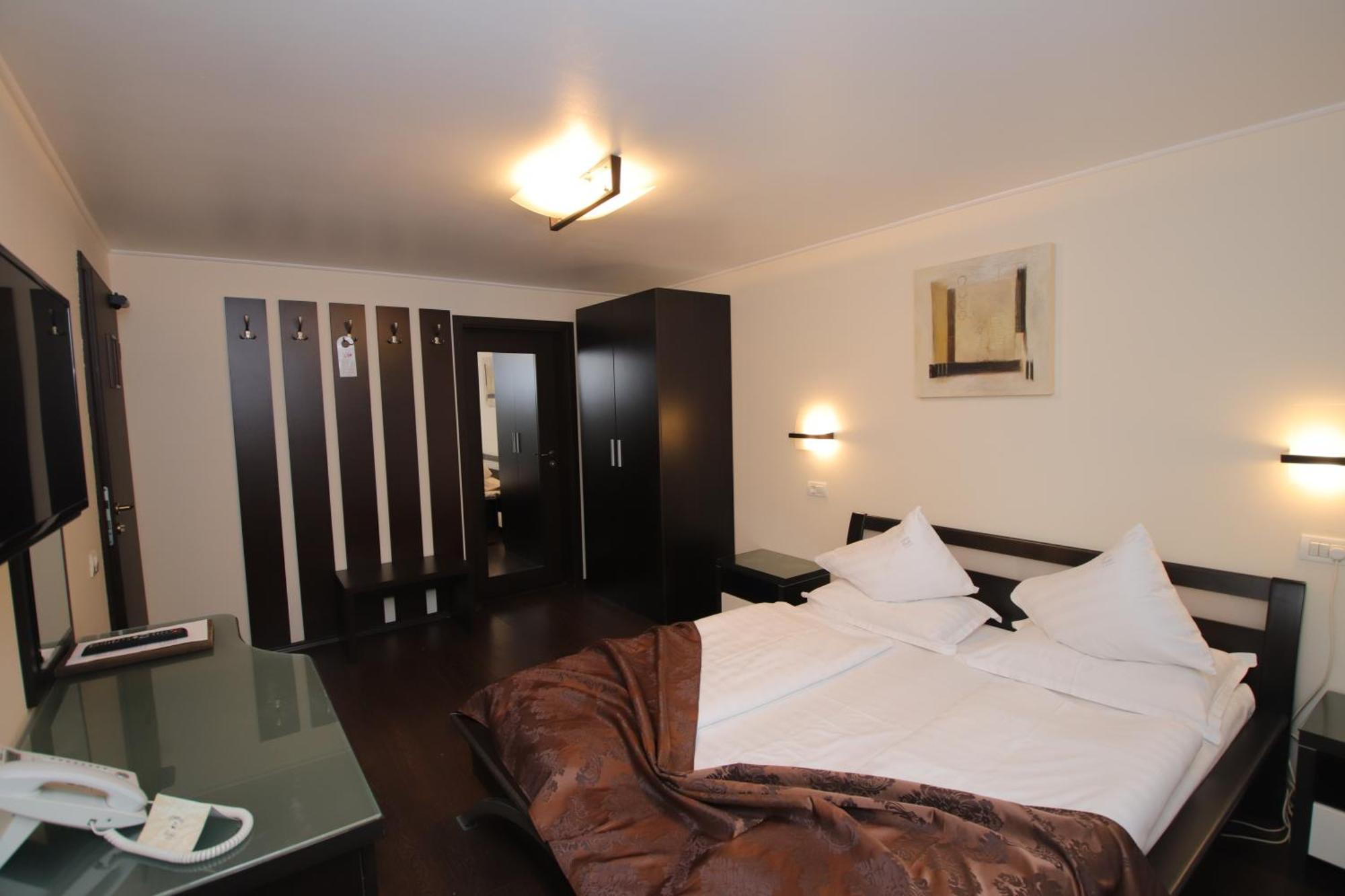 Complex Cochet Hotel บุชเตนี ภายนอก รูปภาพ