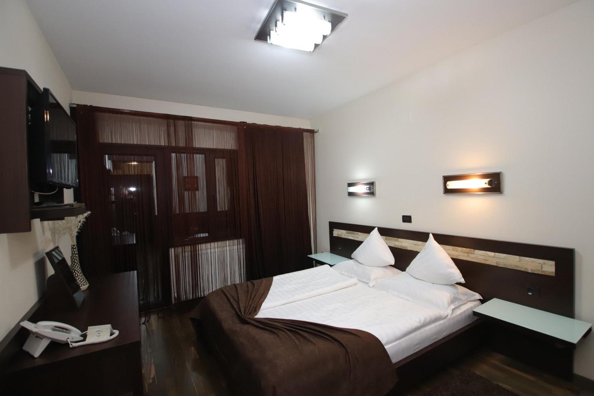 Complex Cochet Hotel บุชเตนี ภายนอก รูปภาพ