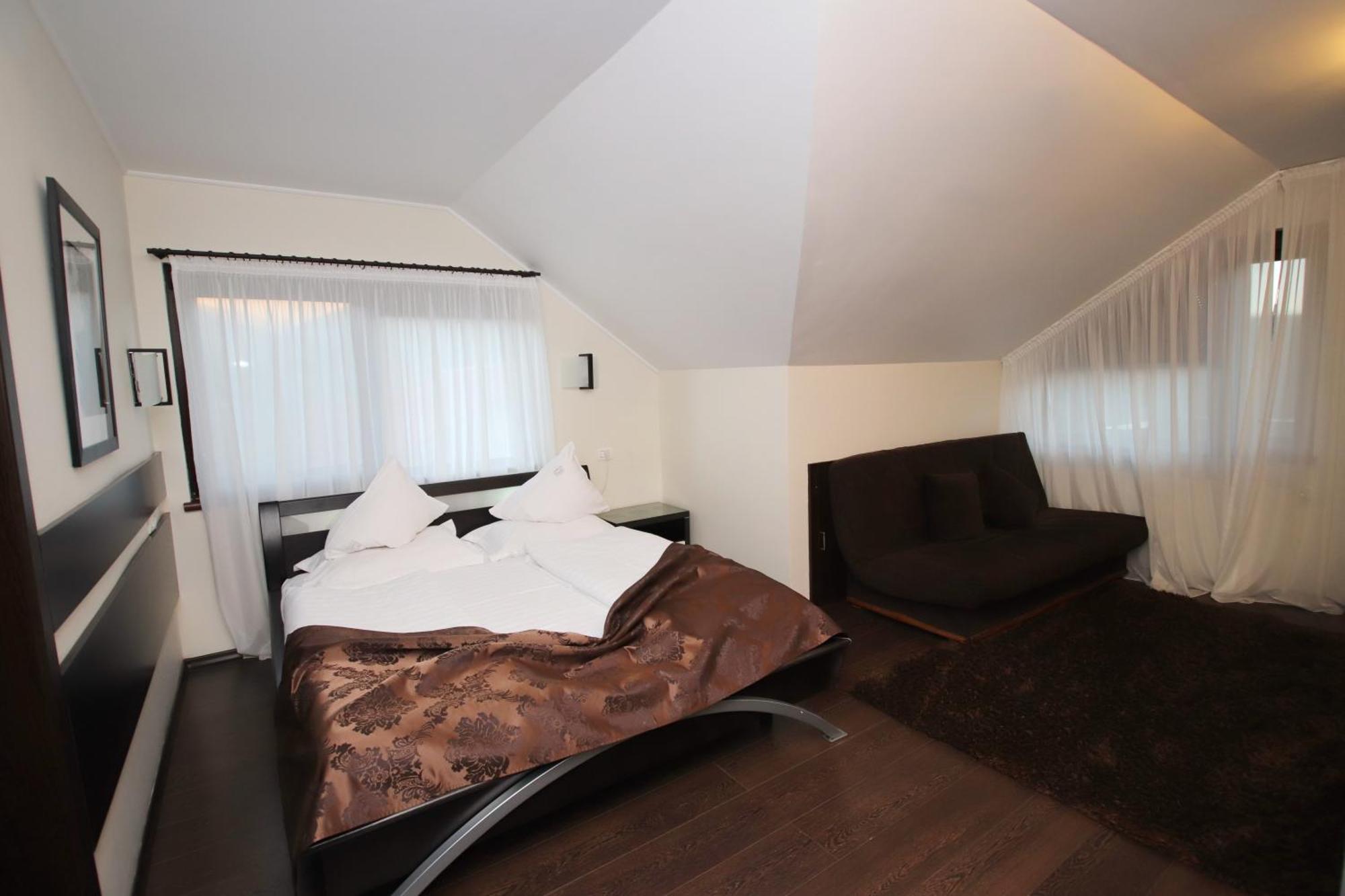 Complex Cochet Hotel บุชเตนี ภายนอก รูปภาพ