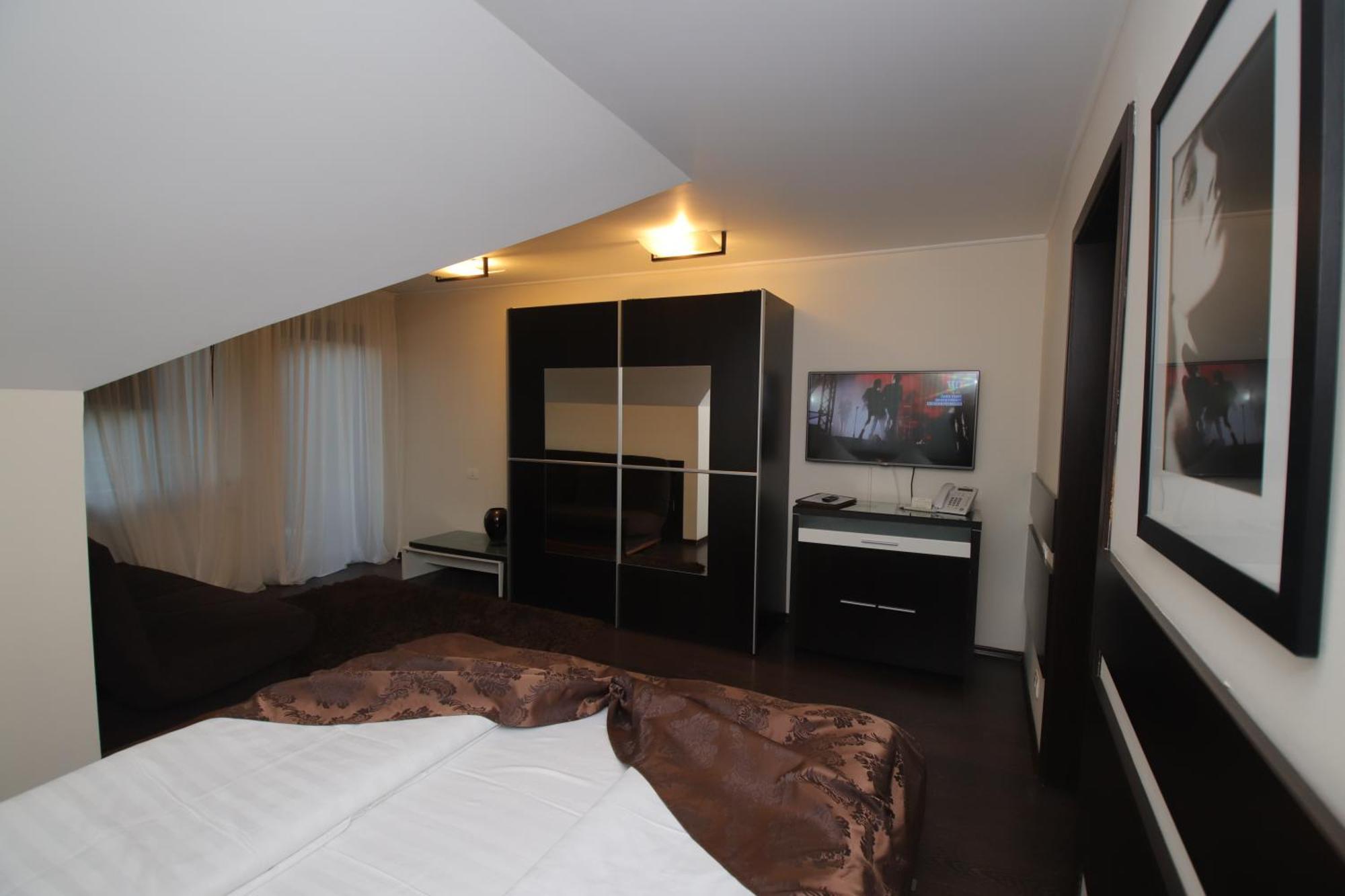 Complex Cochet Hotel บุชเตนี ภายนอก รูปภาพ