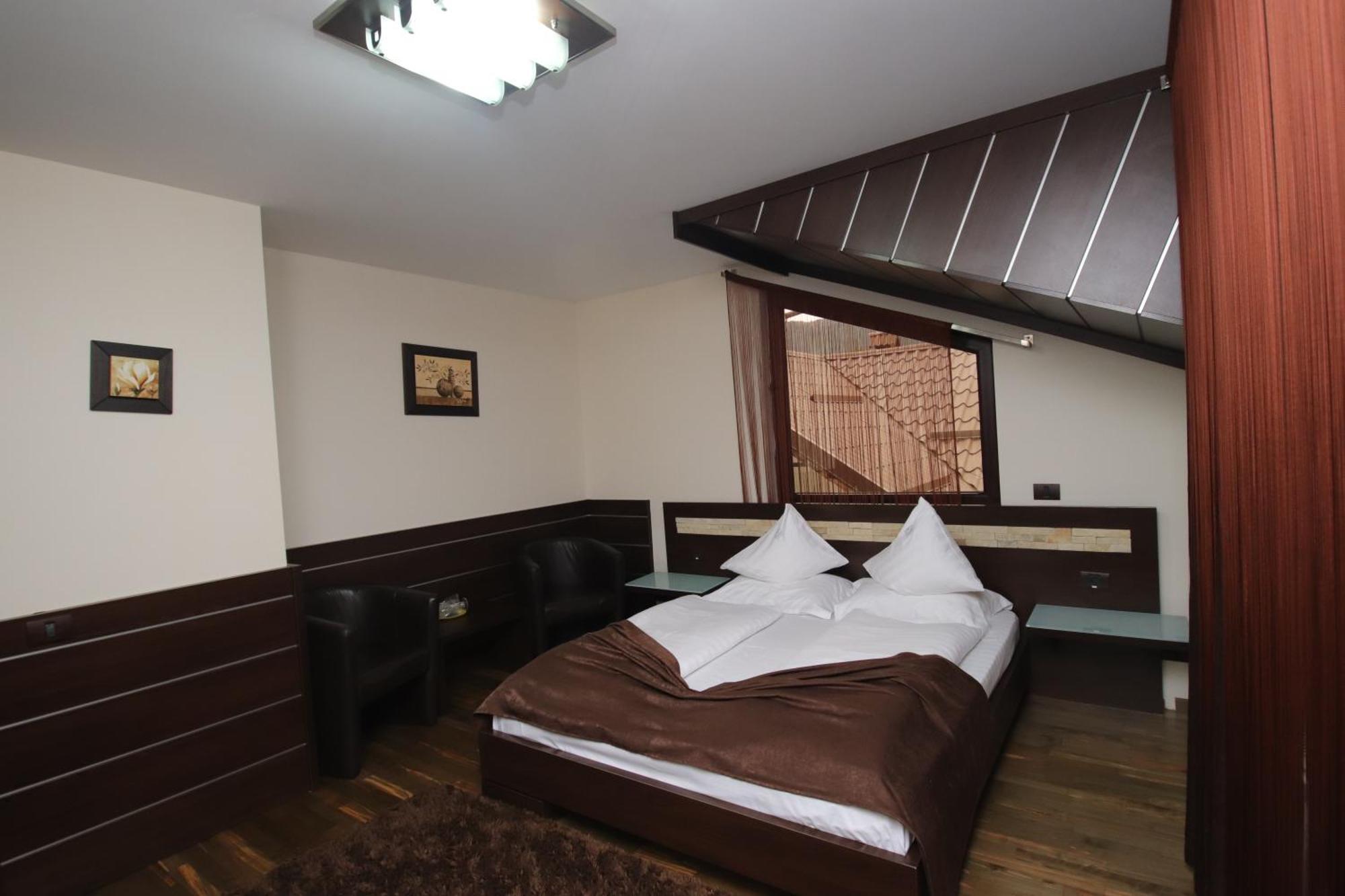 Complex Cochet Hotel บุชเตนี ภายนอก รูปภาพ