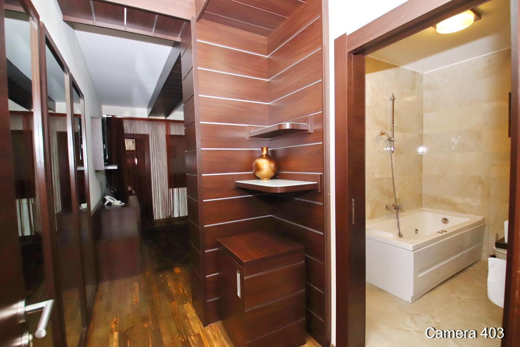 Complex Cochet Hotel บุชเตนี ภายนอก รูปภาพ