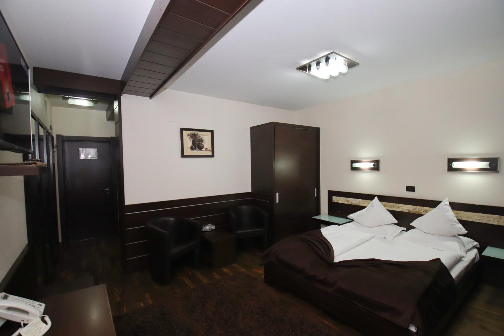 Complex Cochet Hotel บุชเตนี ภายนอก รูปภาพ