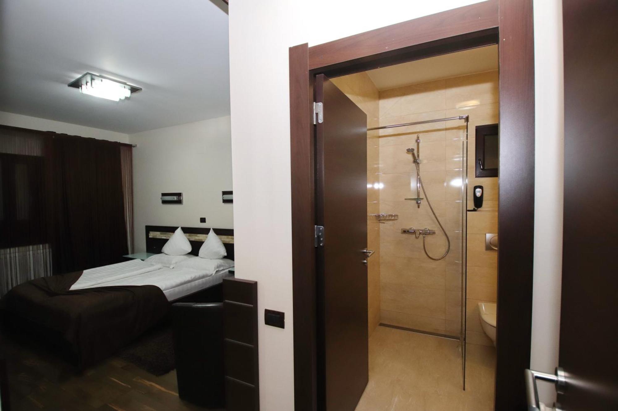Complex Cochet Hotel บุชเตนี ภายนอก รูปภาพ