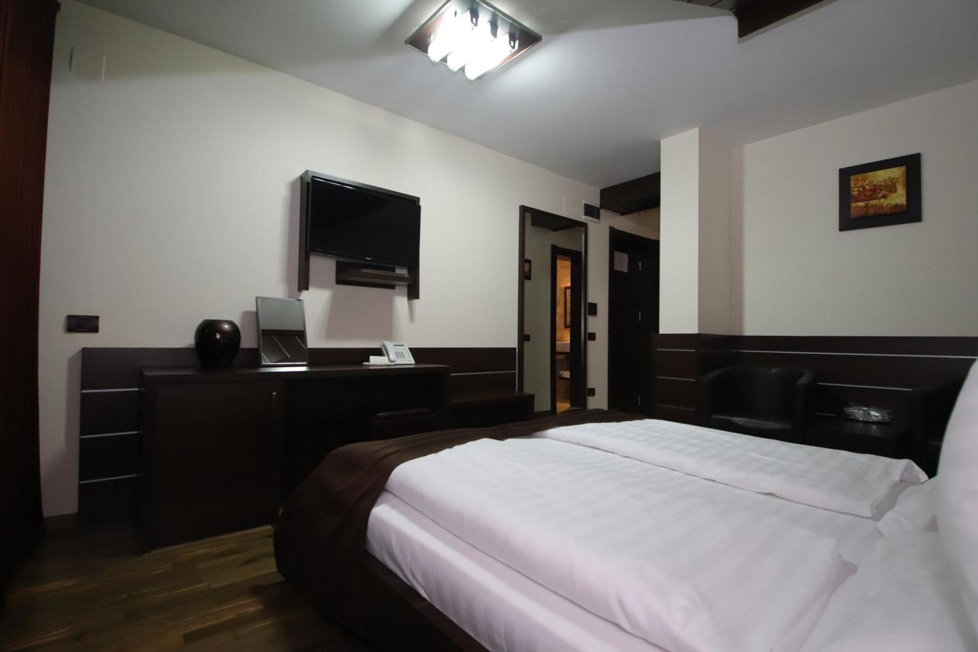 Complex Cochet Hotel บุชเตนี ภายนอก รูปภาพ