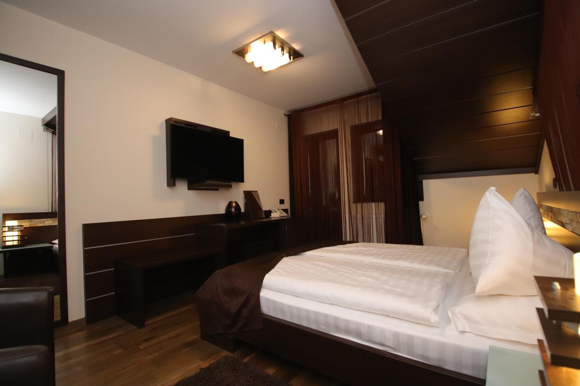 Complex Cochet Hotel บุชเตนี ภายนอก รูปภาพ