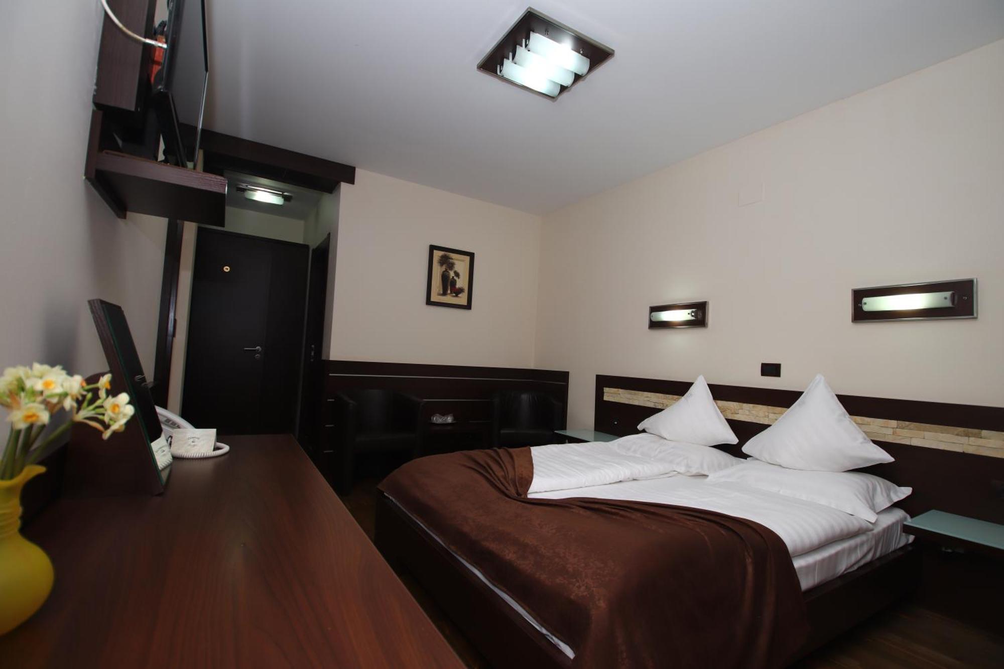 Complex Cochet Hotel บุชเตนี ภายนอก รูปภาพ