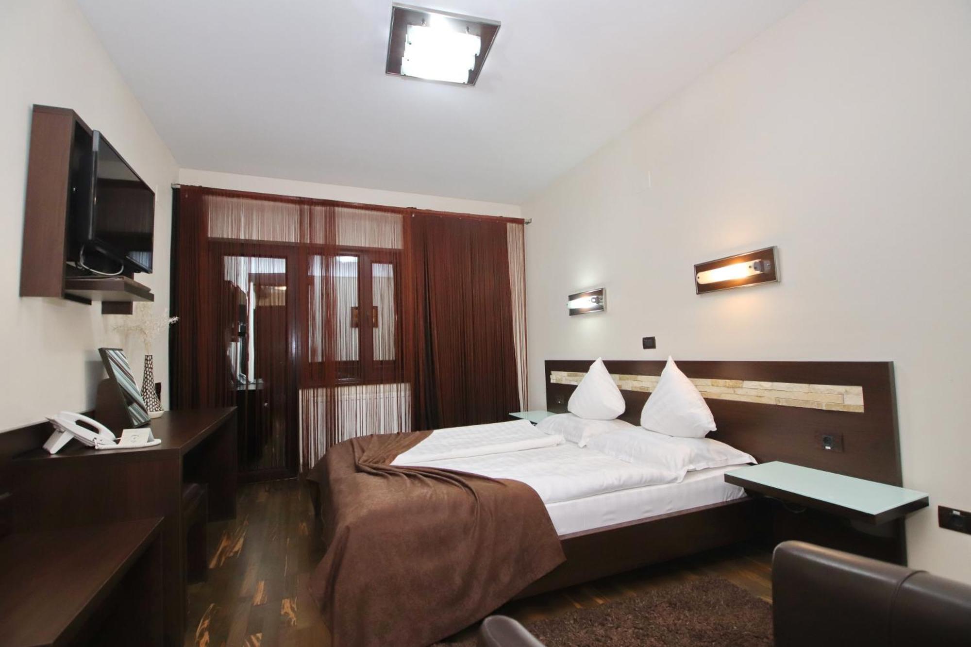 Complex Cochet Hotel บุชเตนี ภายนอก รูปภาพ