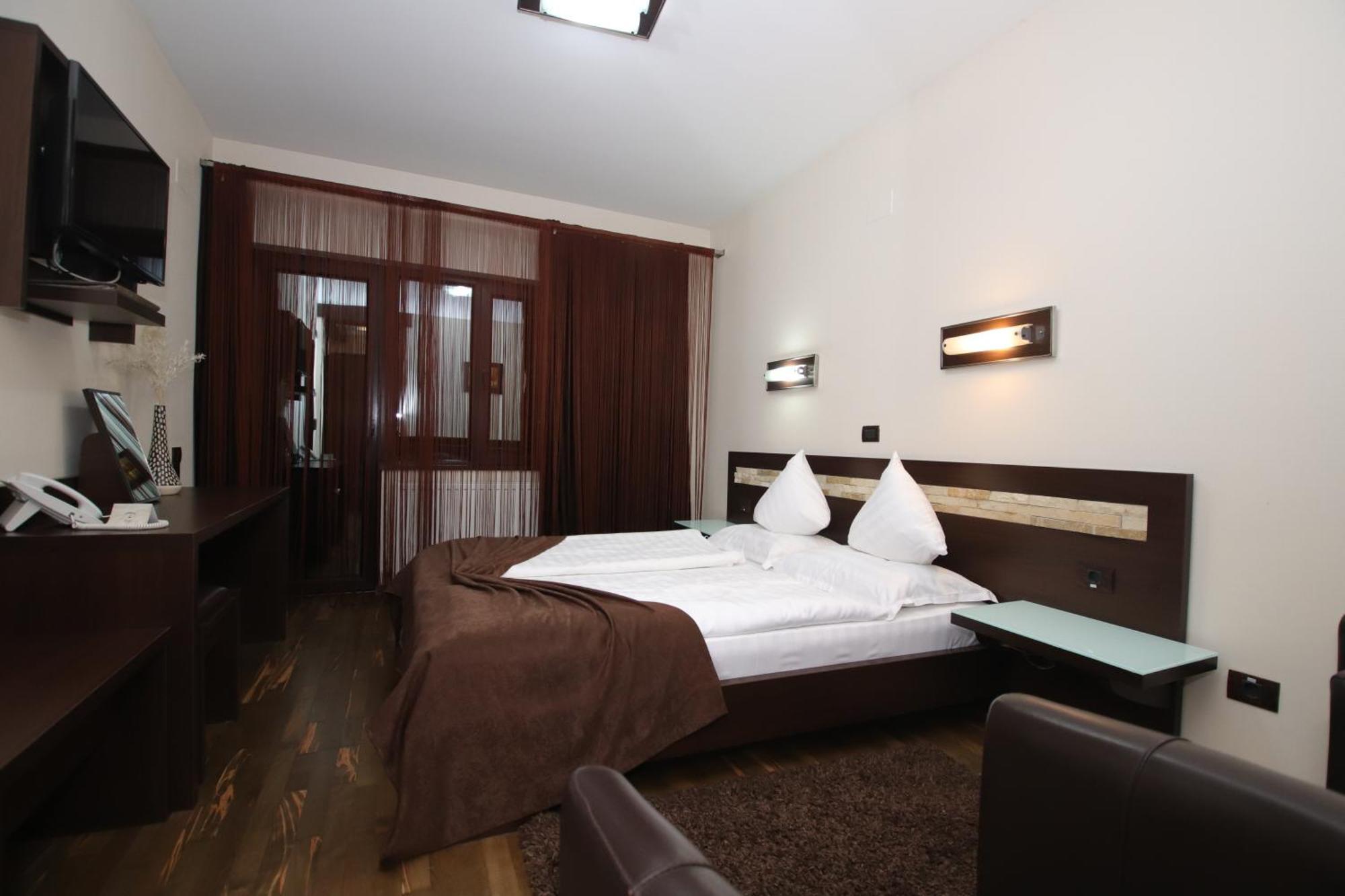 Complex Cochet Hotel บุชเตนี ภายนอก รูปภาพ