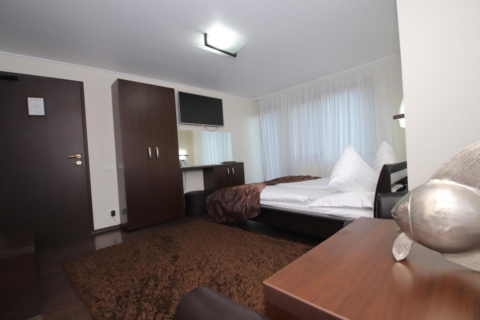 Complex Cochet Hotel บุชเตนี ภายนอก รูปภาพ