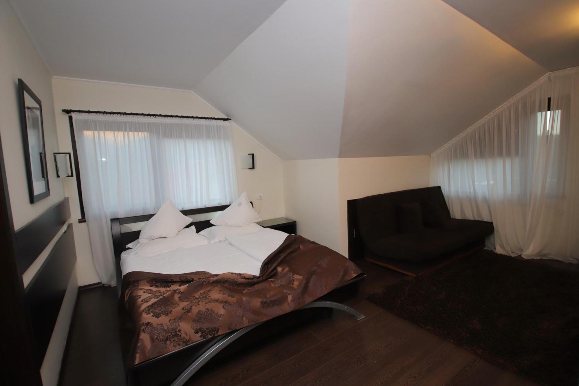 Complex Cochet Hotel บุชเตนี ภายนอก รูปภาพ