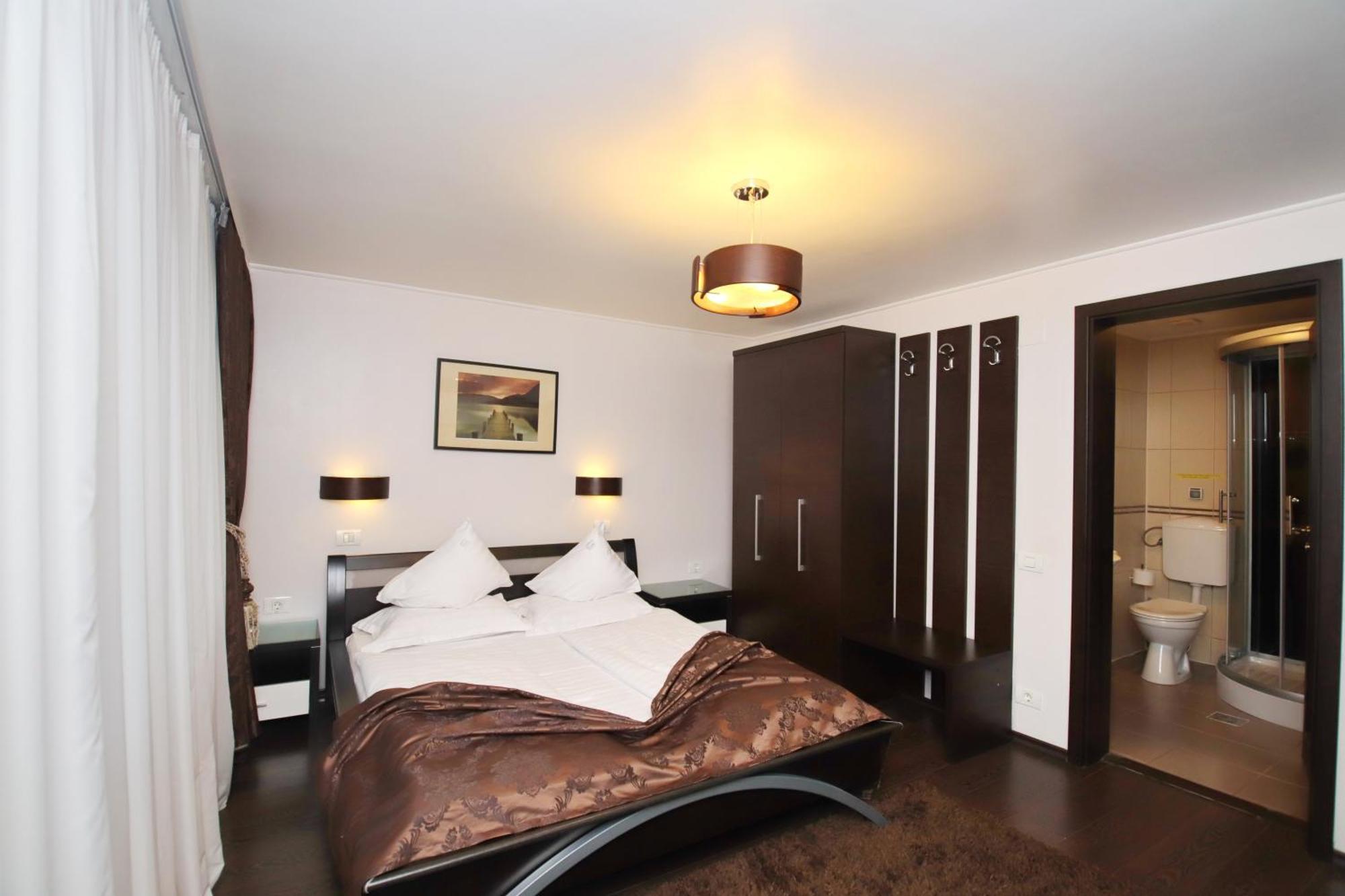 Complex Cochet Hotel บุชเตนี ภายนอก รูปภาพ