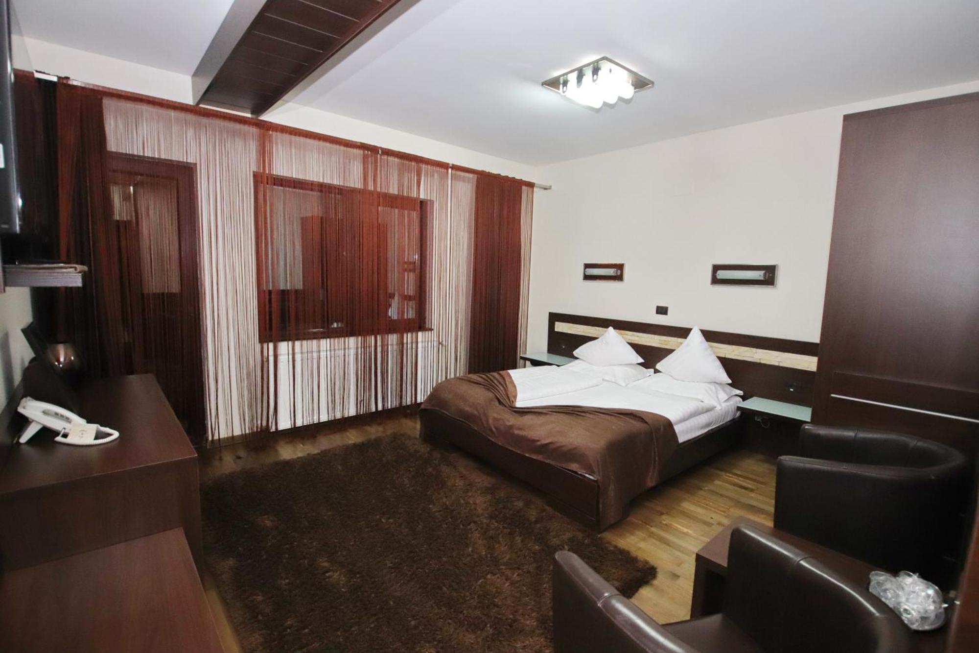 Complex Cochet Hotel บุชเตนี ภายนอก รูปภาพ