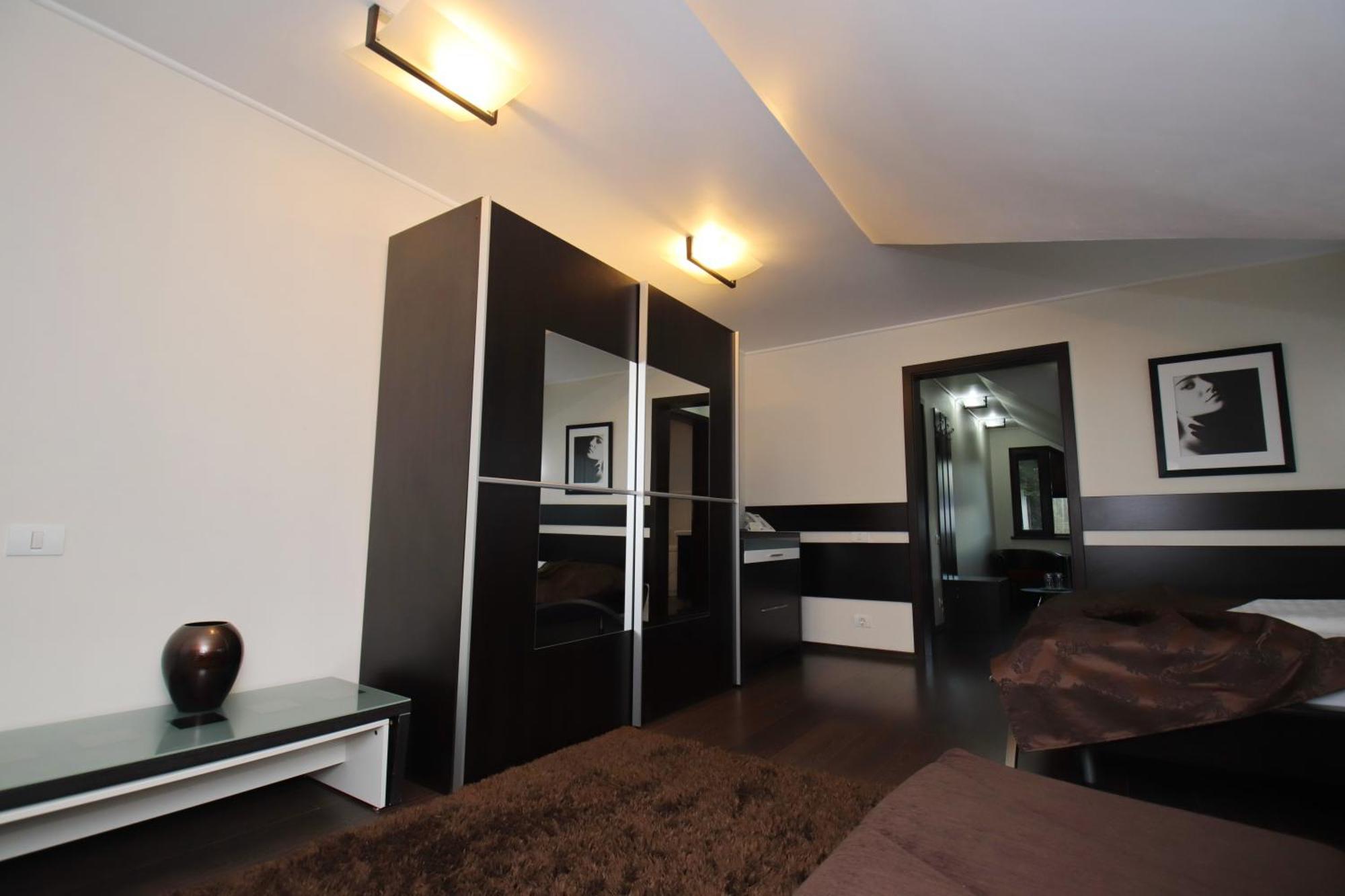 Complex Cochet Hotel บุชเตนี ภายนอก รูปภาพ